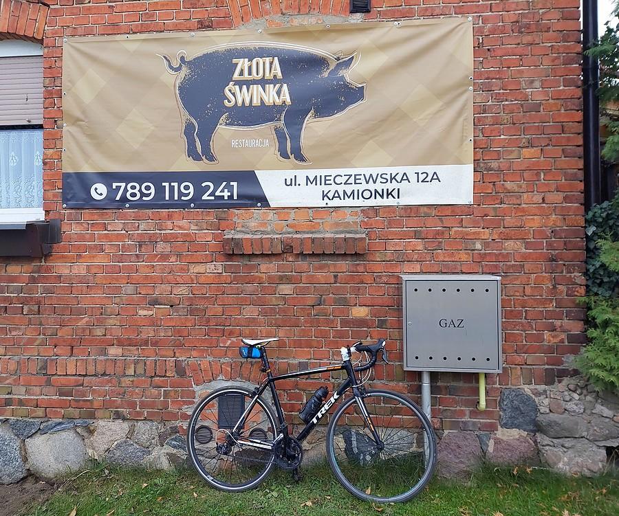 Pod szyldem jednej z miliarda restauracji odświeżonych przez Magdę Gessler
