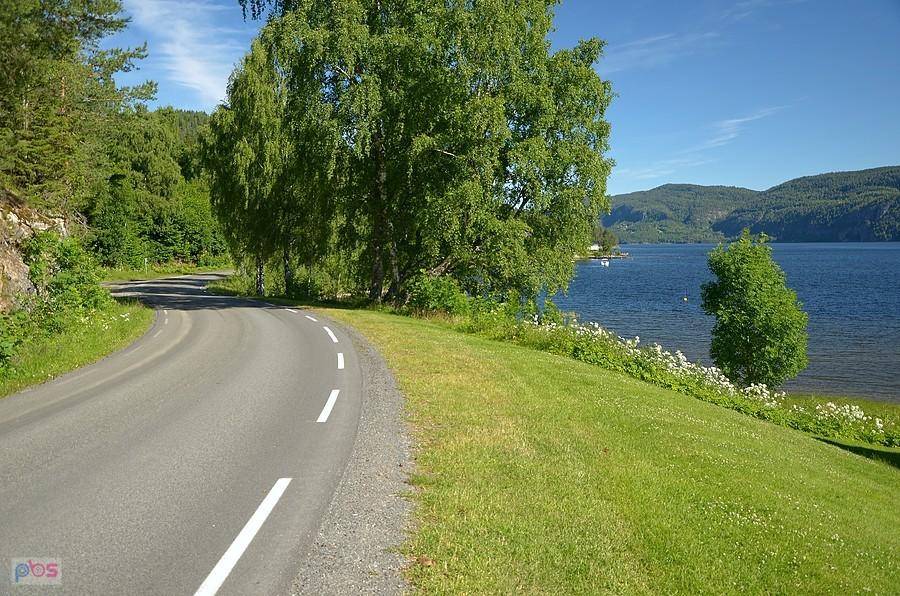 Tyrifjorden - bardzo przyjemna szosa do Vikersund