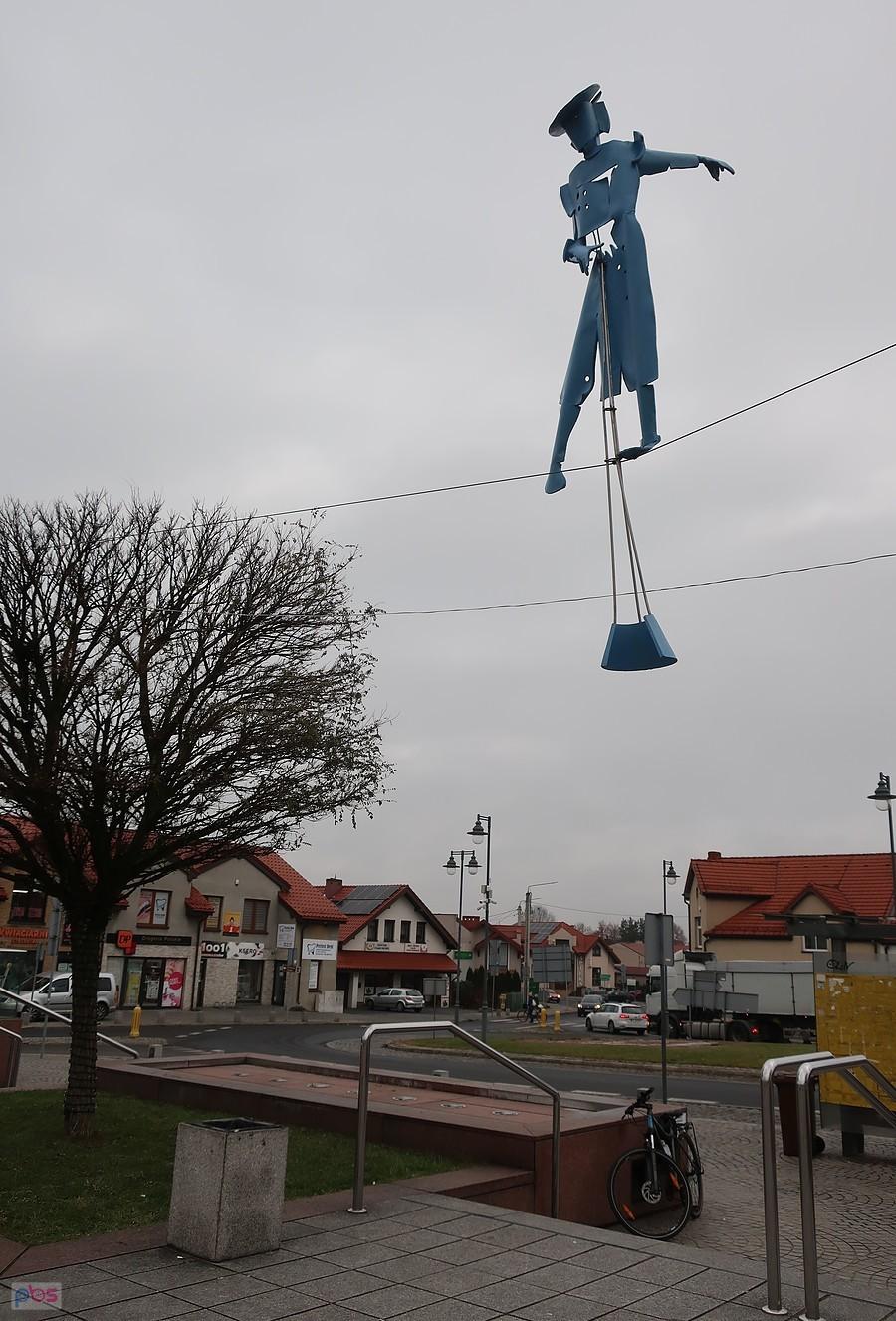 Nowa rzeźba nad olsztyńskim rynkiem