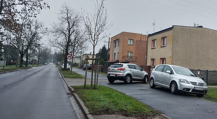 Po prawej śmieszka. Jak widać :)