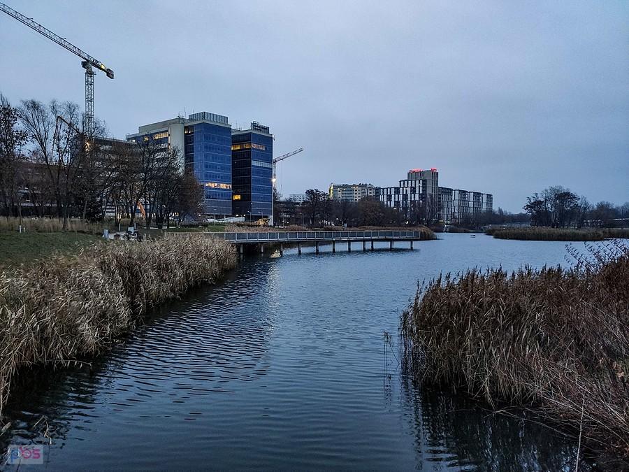 Widok na Staw Służewiecki z mostku na Rzymowskiego