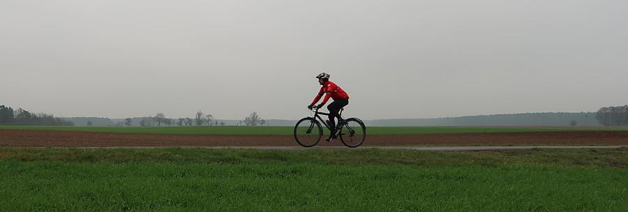 Na koniec fotka obrazująca ponurą aurę i polne klimaty z trasy