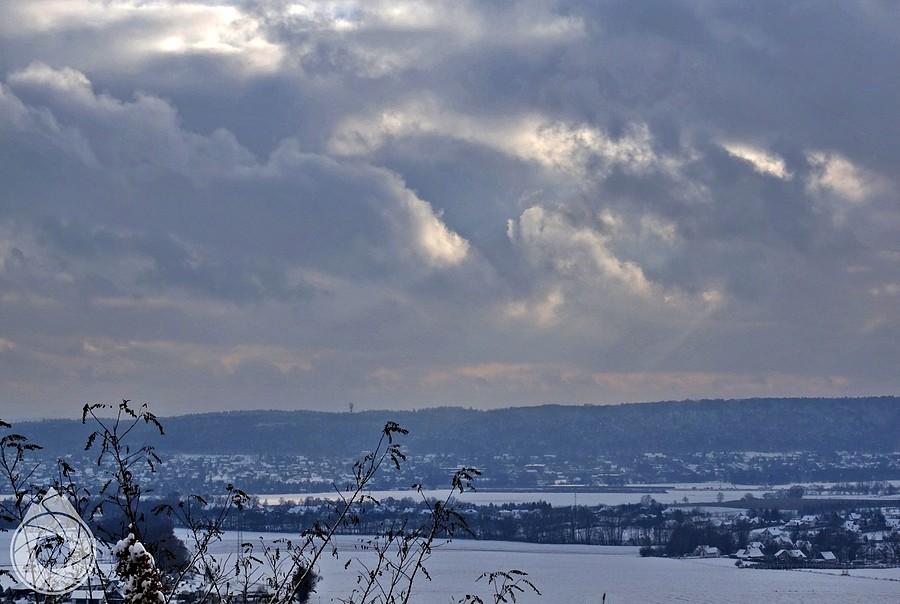 ładnie widoczny Garb Tenczyński z Rowem Krzeszowskim