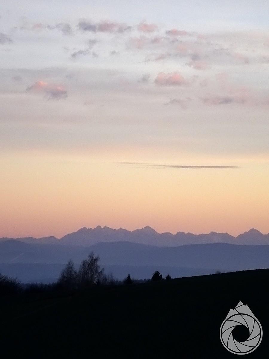 Tatry gdzieś spod Bębła