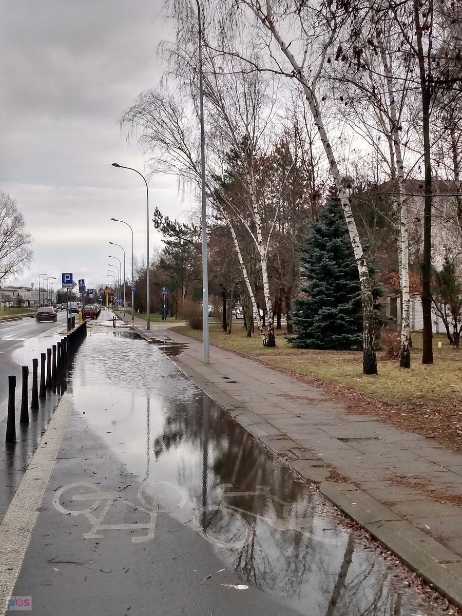 Ogromna kałuża na ddr