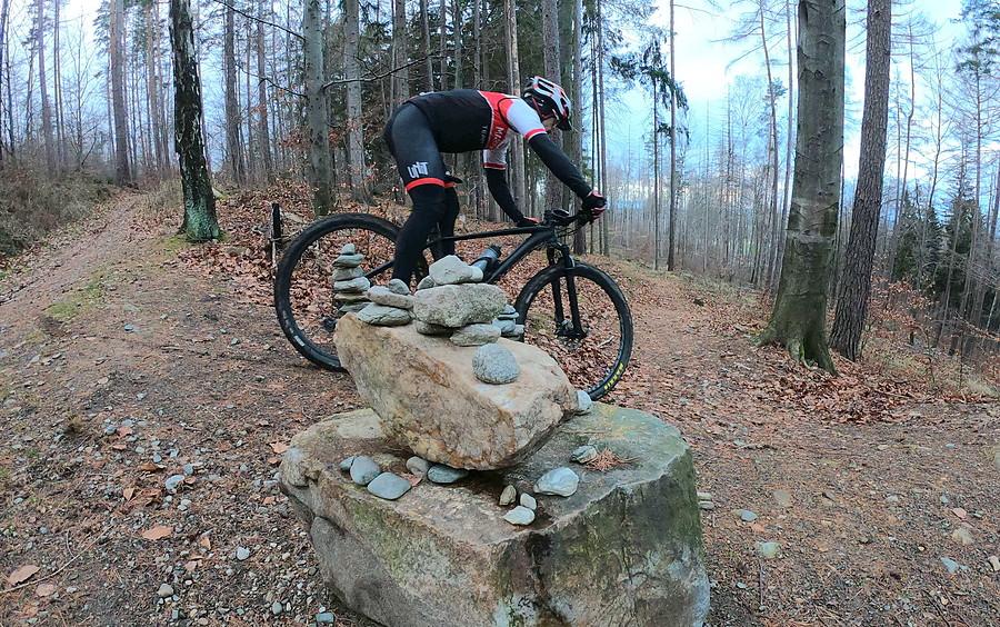 Czas na frajdę MTB - myk w dół po krętych Złotych Ścieżkach