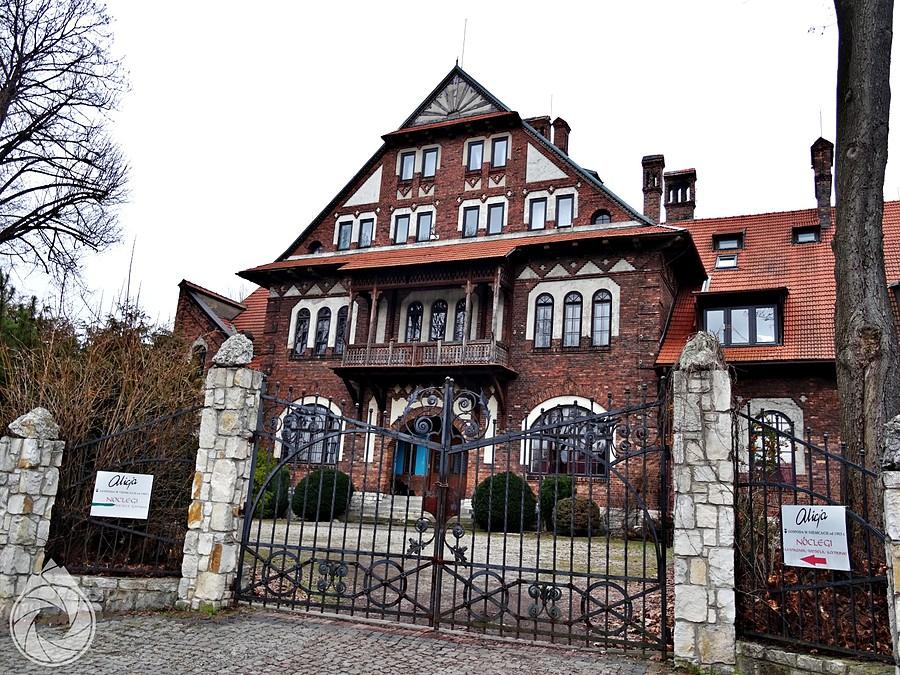jeden z ładniejszych budynków po drodze- Dom Ludowy w Sosnowcu