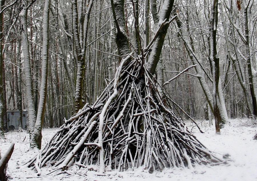 Ośnieżone schronisko dla bezdomnych włóczykijów :)