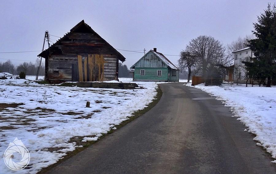 część bocznych i niejeżdżonych asfaltów nawet sucha
