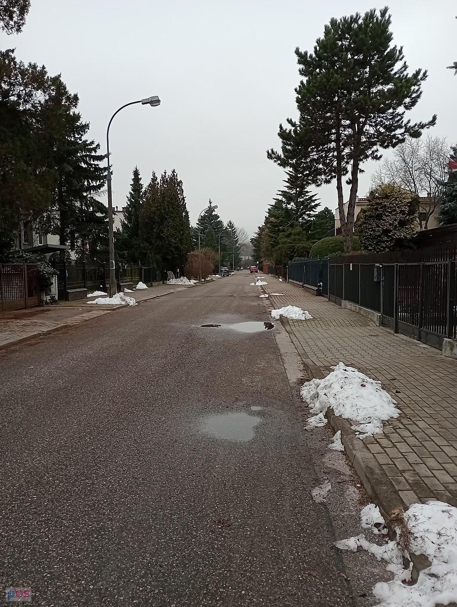Resztki śniegu na Grotach