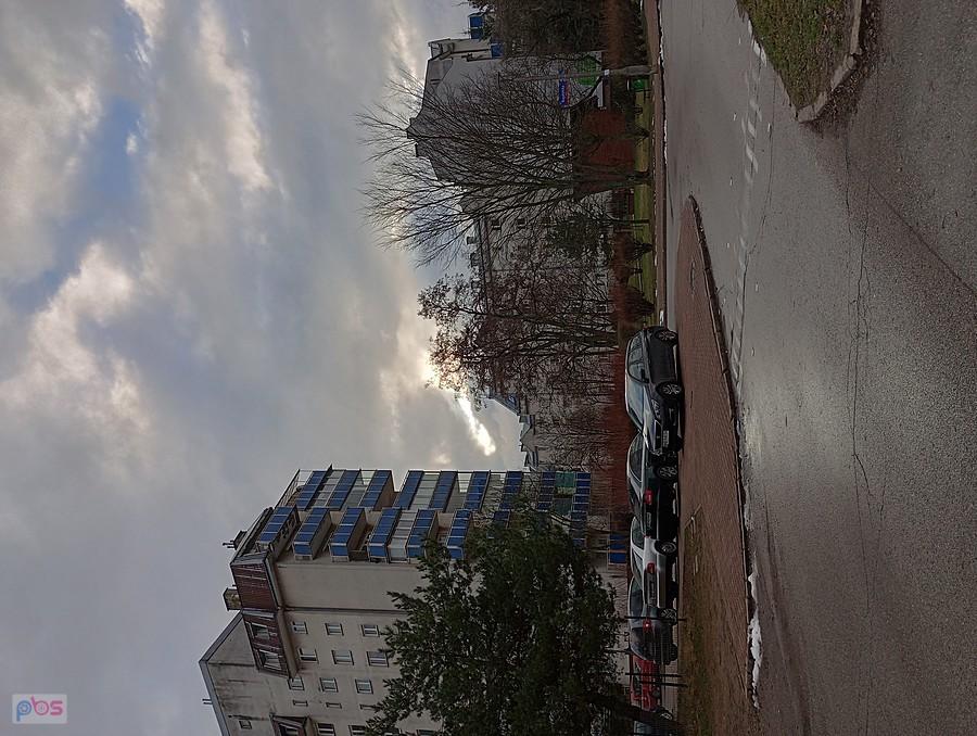 Słońce przebija się przez chmury
