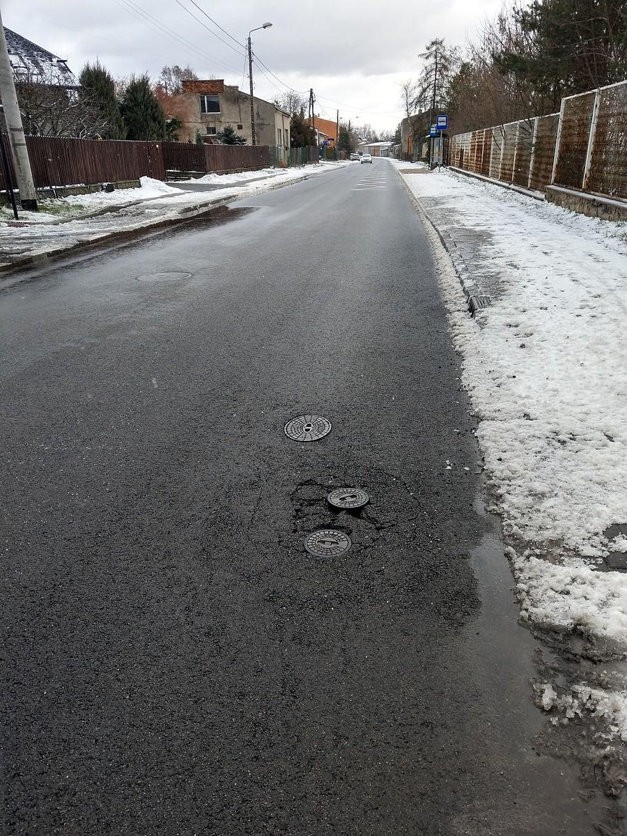 Świeżo, wieki remontowana ulica Złota już się rozpada