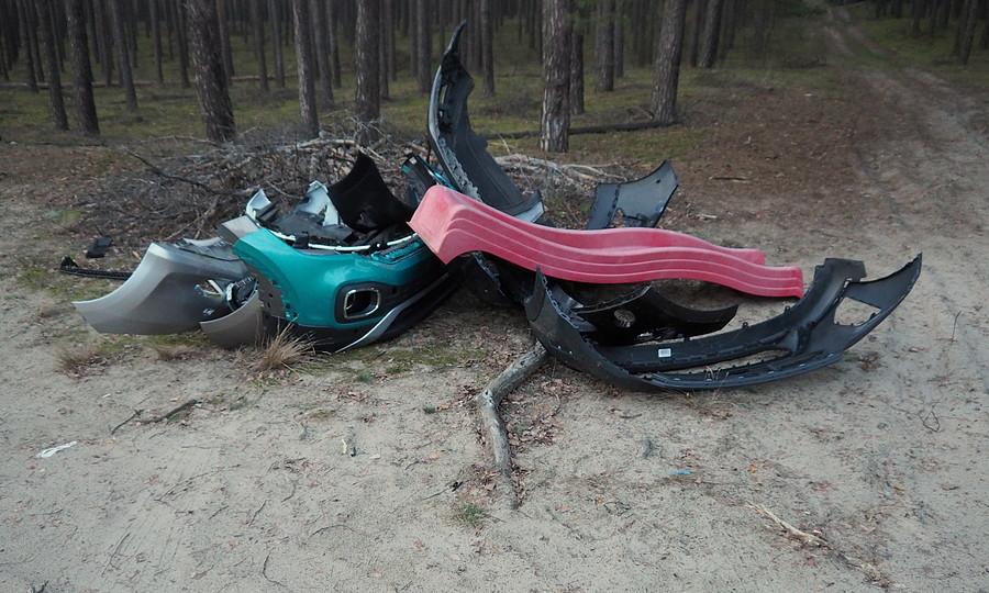 I jak zwykle przydrożny syf w lesie.