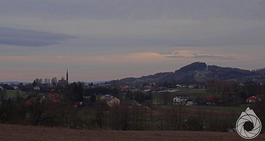 kościół w Korczynie góruje nad okolicą