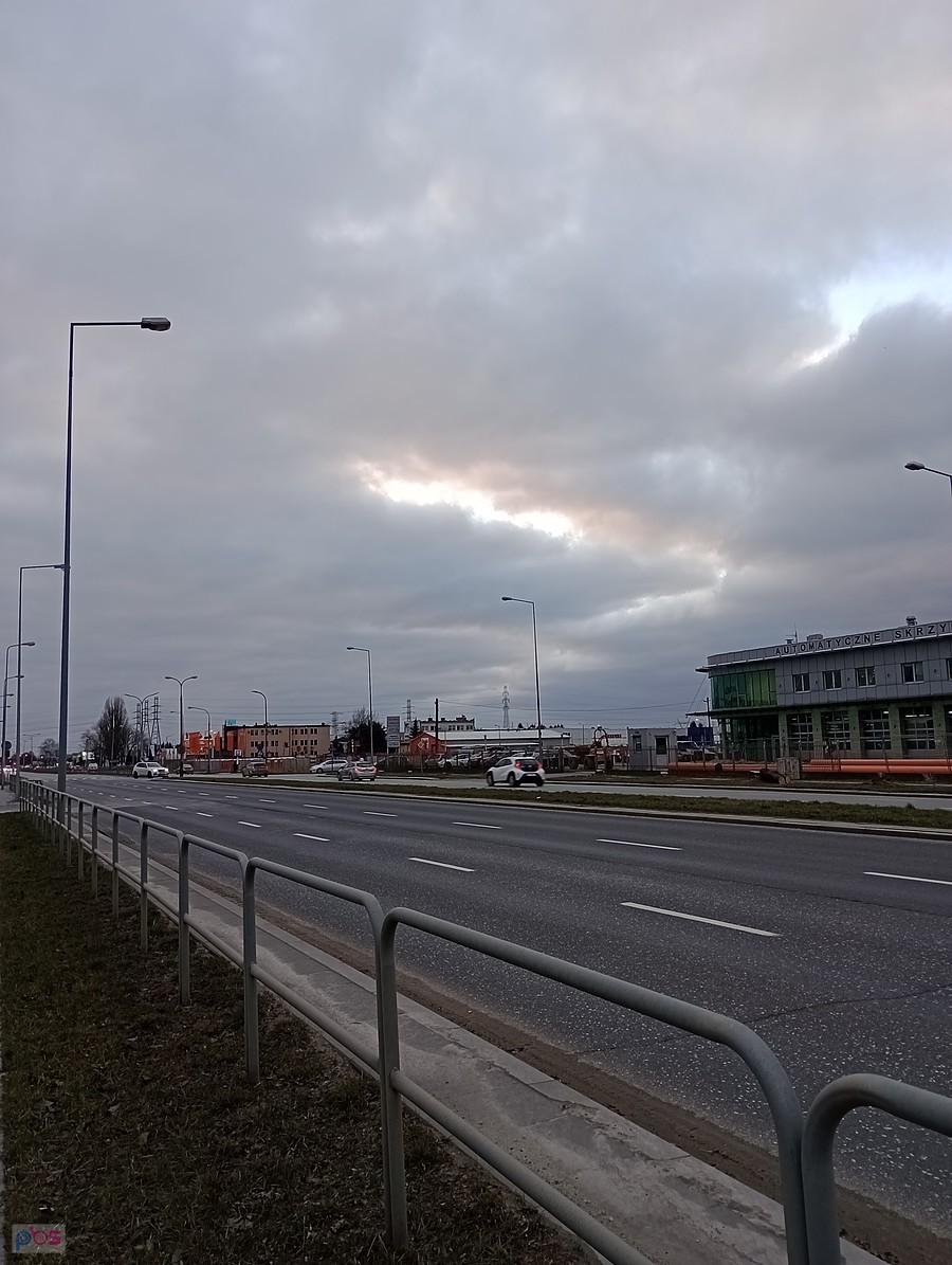 Szaro i ponuro, ale słońce walczy. Tym razem bezskutecznie