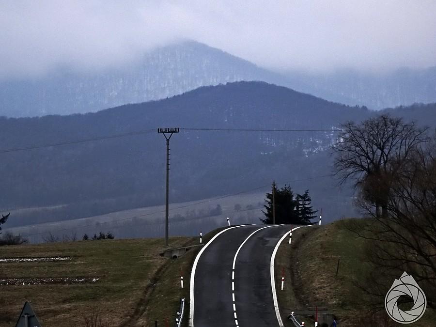 hopka beherovska z zamgloną Magurą Stebnicką