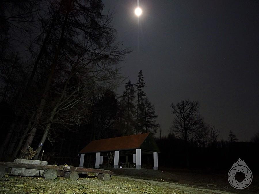 wiata noclegowa pod księżycem