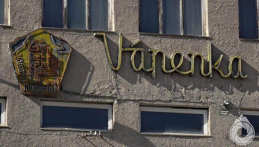 neon budynku sporego kamieniołomu w Margecanach