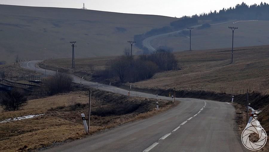 wężująca droga międzygórza spissko-szariskiego