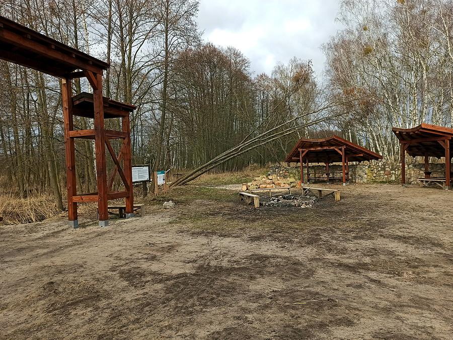Teren przed jeziorem Świdwie.