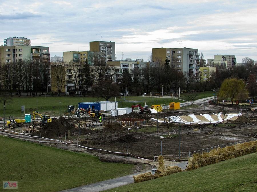 Budowlany twórczy bałagan w parku pod Kopą Cwila