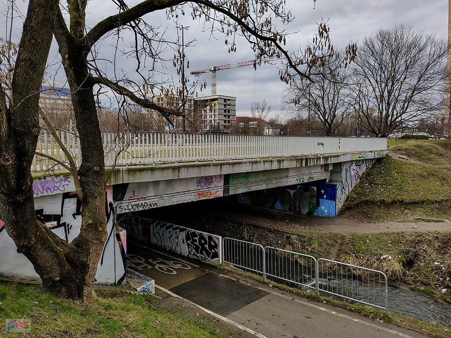 Przejście po Puławską, przy Potoku Służewieckim