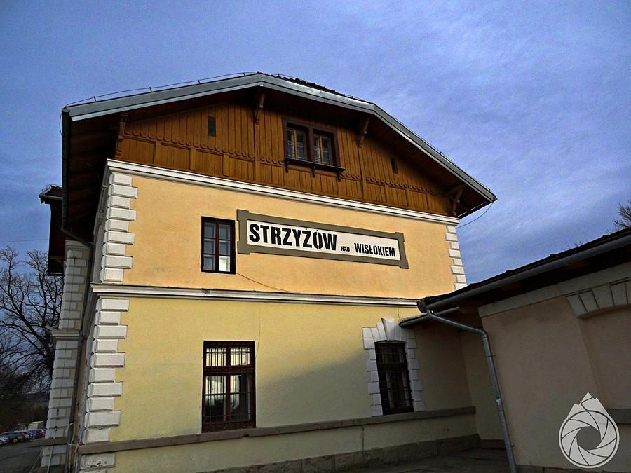 Właściwie to ta stacja kolejowa nazywa się "Strzyżów nad Wisłokiem"