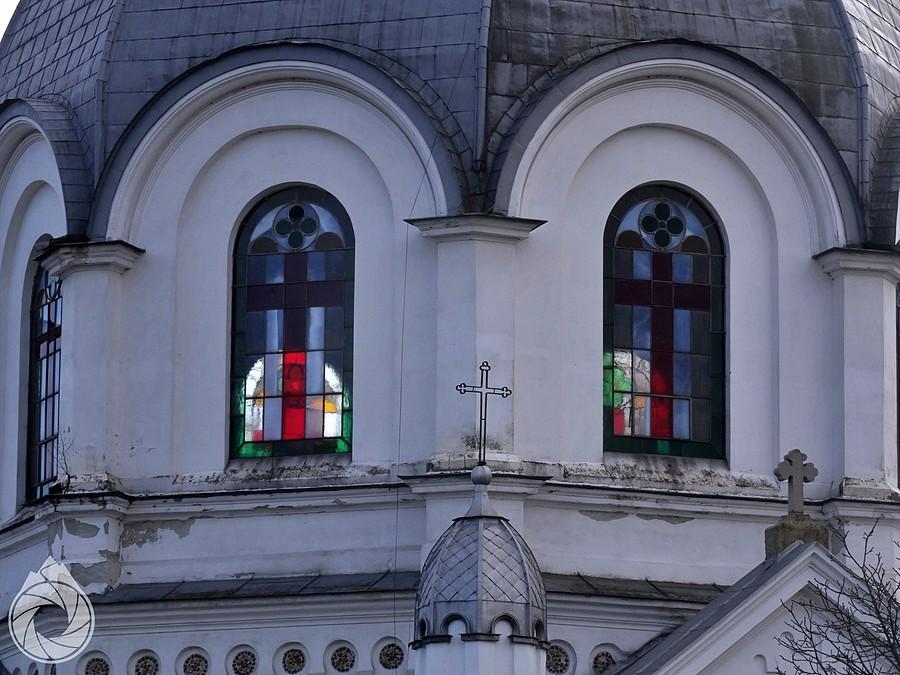 witraże kościoła w Węglówce