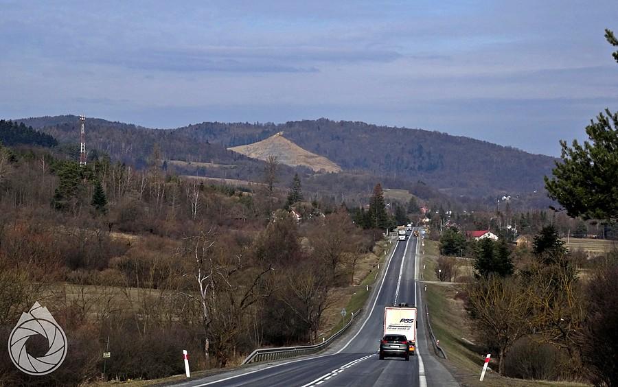droga w stronę kamieniolomu w Lipowicy