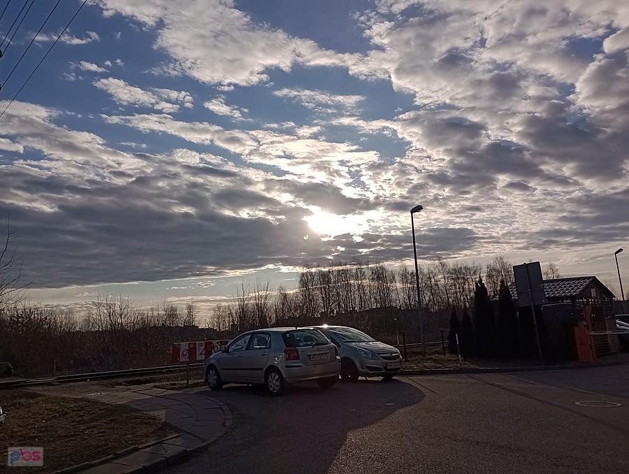 Chmury i słońce