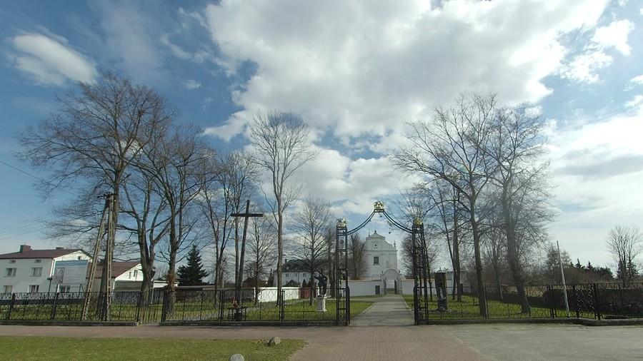 Sanktuarium Matki Bożej Świętorodzinnej Pani Mazowsza w Miedniewicach, Parafia Najświętszej Maryji Panny Ojców Franciszkanów