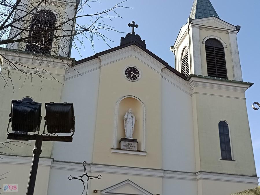 Kontrola czasu. Zegar jednak chodzi, tylko nigdzie mu się nie spieszy. Była 8.22