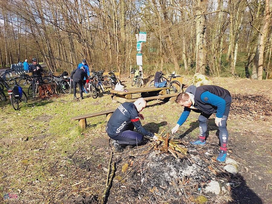 Miejsce podtoju nad Liwą - rozpalamy ognisko