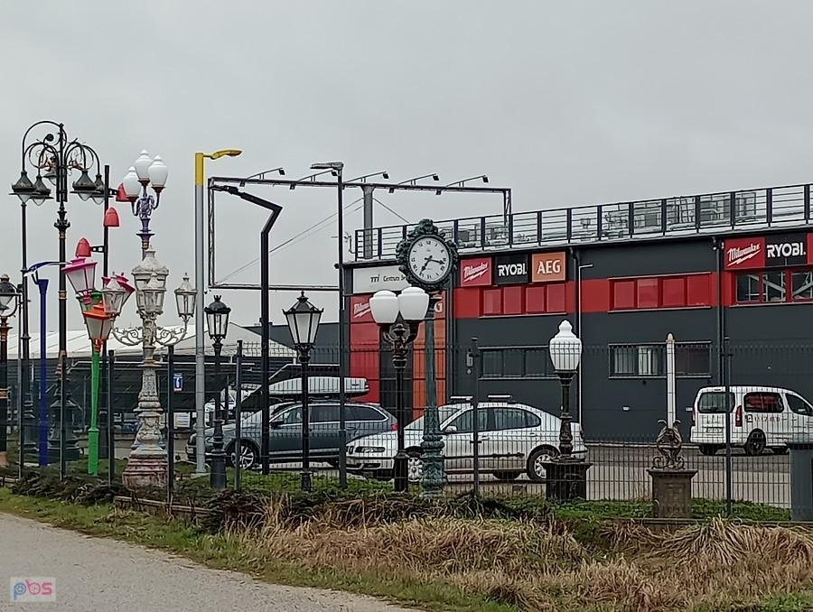 Kontrola czasu. Była 8.04
