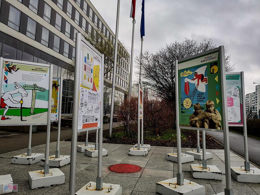 Wystawa przed UD Ursynów