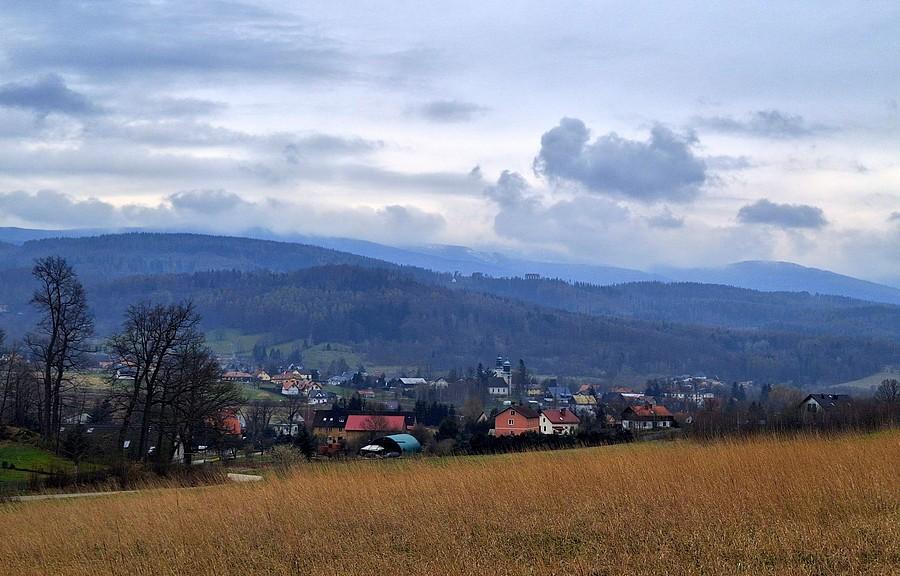 Widok z Sosnówki na Karkonosze