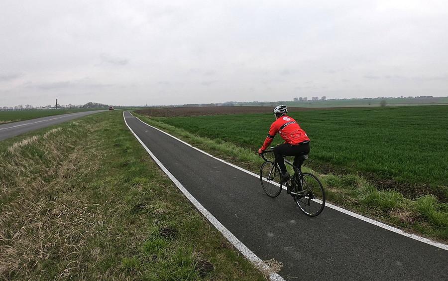 Nówka asfaltowa rowerówka na odcinku Iłówiec - Czempiń