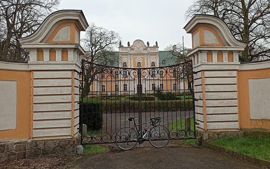 Przy Pałacu w Czempiniu