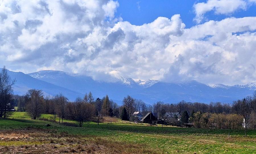 Ledwo widoczna panorama Karkonoszy