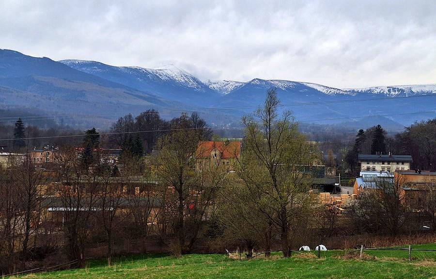 Karkonosze widoczne z obwodnicy Kowar