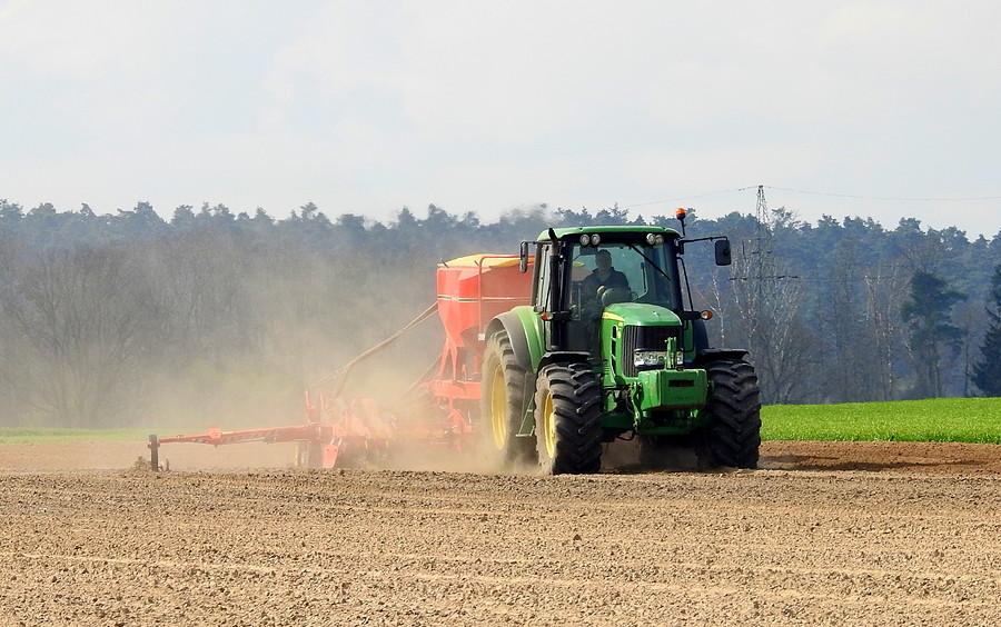 Ciągnikami wiosna się zaczyna