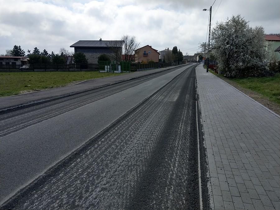 Zfrezowany nowiutki asfalt w Czepurce