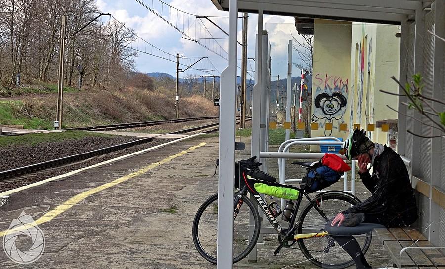 zakończenie dnia na peronie w Witkowie (Śląskim)