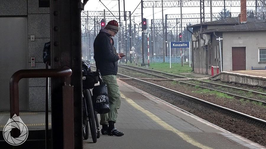oczekiwanie na poranny rydwan na południe