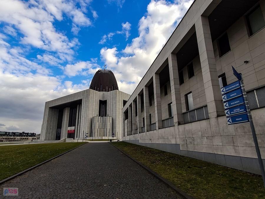 Świątynia od strony bocznego wjazdu