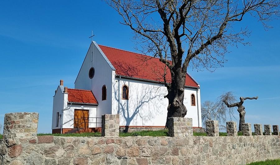 Kurcewo (niem. Krüssow) Kościółek