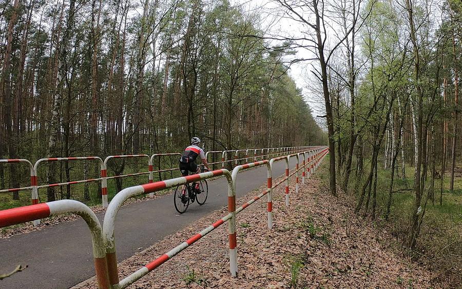 Szybkie myk, myk na sławnej już rowerówce z barierkami (Słonawy-Stobnica)
