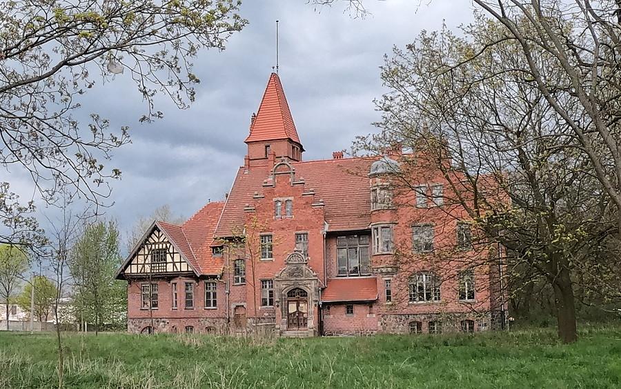 Pałac w Napachaniu z 1897 (do kupienia)