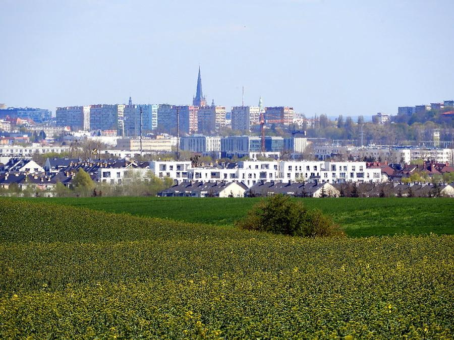 W oddali Szczecin, widok z DDR-ki Przecław - Karwowo.