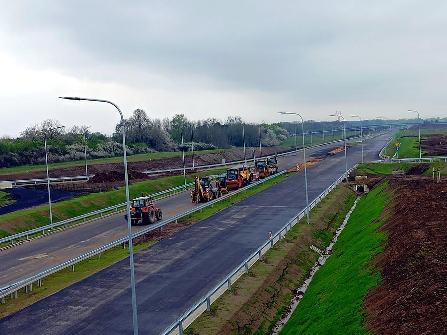 Widok na budowaną obwodnicę Przecławia.
